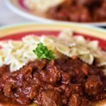 kako zgostiti golaž